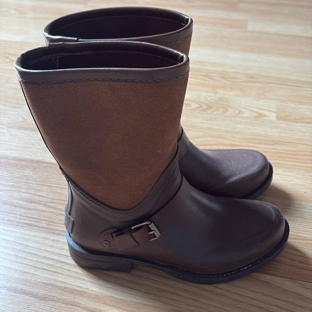 Used UGG size 7 cowboy style boot. Rubber and suede mix, waterproof,buckles